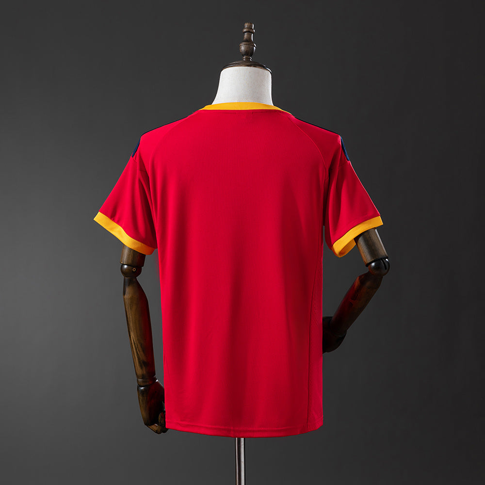 Camiseta retro España 2002 primera equipación detalle escudo RFEF – Cortita y al Pie