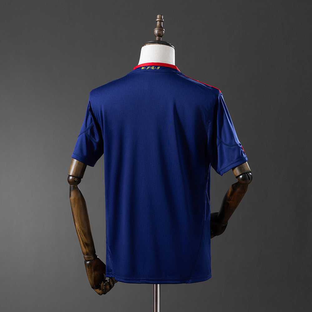 Camiseta retro España 2010 segunda equipación detalle Iniesta campeón del mundo – Cortita y al Pie