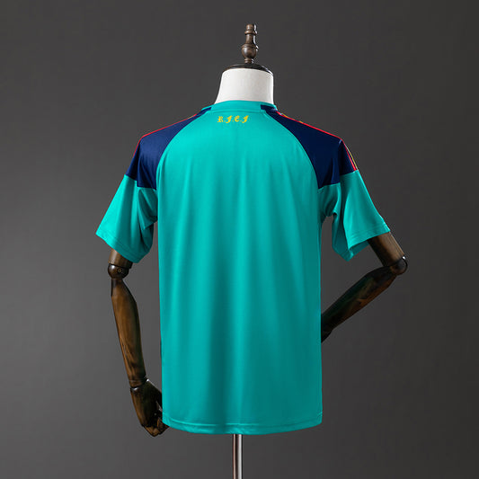 Camiseta retro España 2010 equipación portero detalle escudo Casillas – Cortita y al Pie