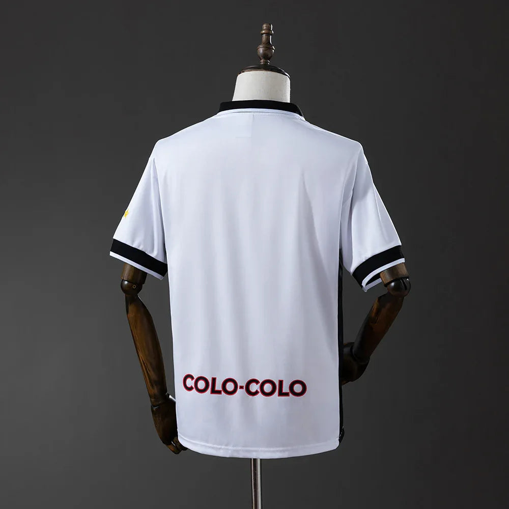 Camiseta retro Colo-Colo 1997/98 primera equipación detalle escudo clásico – Cortita y al Pie