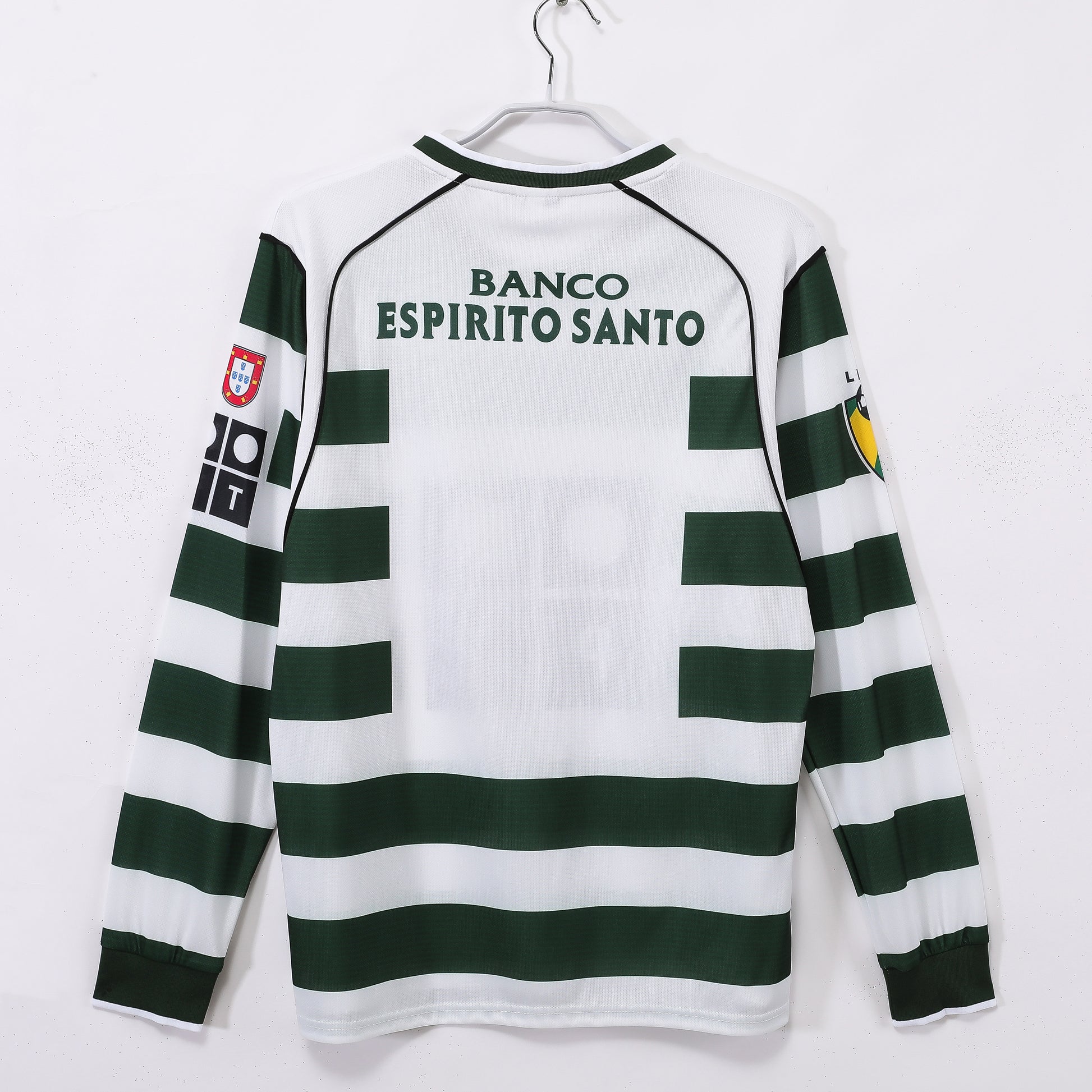 Camiseta retro Sporting de Lisboa 2001/02 primera equipación manga larga detalle – Cortita y al Pie