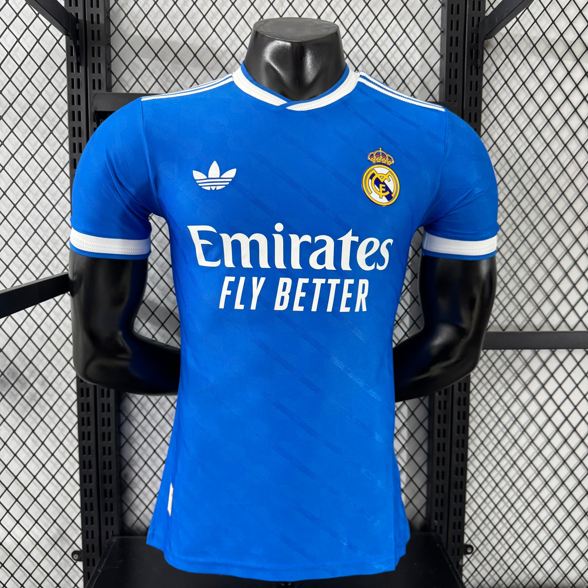 Camiseta Real Madrid 2025/26 tercera equipación versión jugador negra Bernabéu – Cortita y al Pie