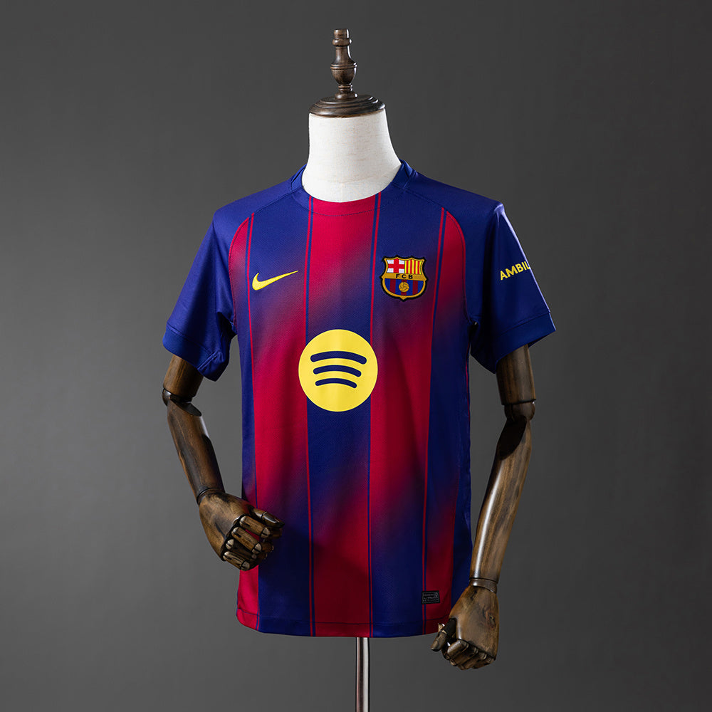 Camiseta FC Barcelona 2025/26 primera equipación versión fan blaugrana Camp Nou – Cortita y al Pie
