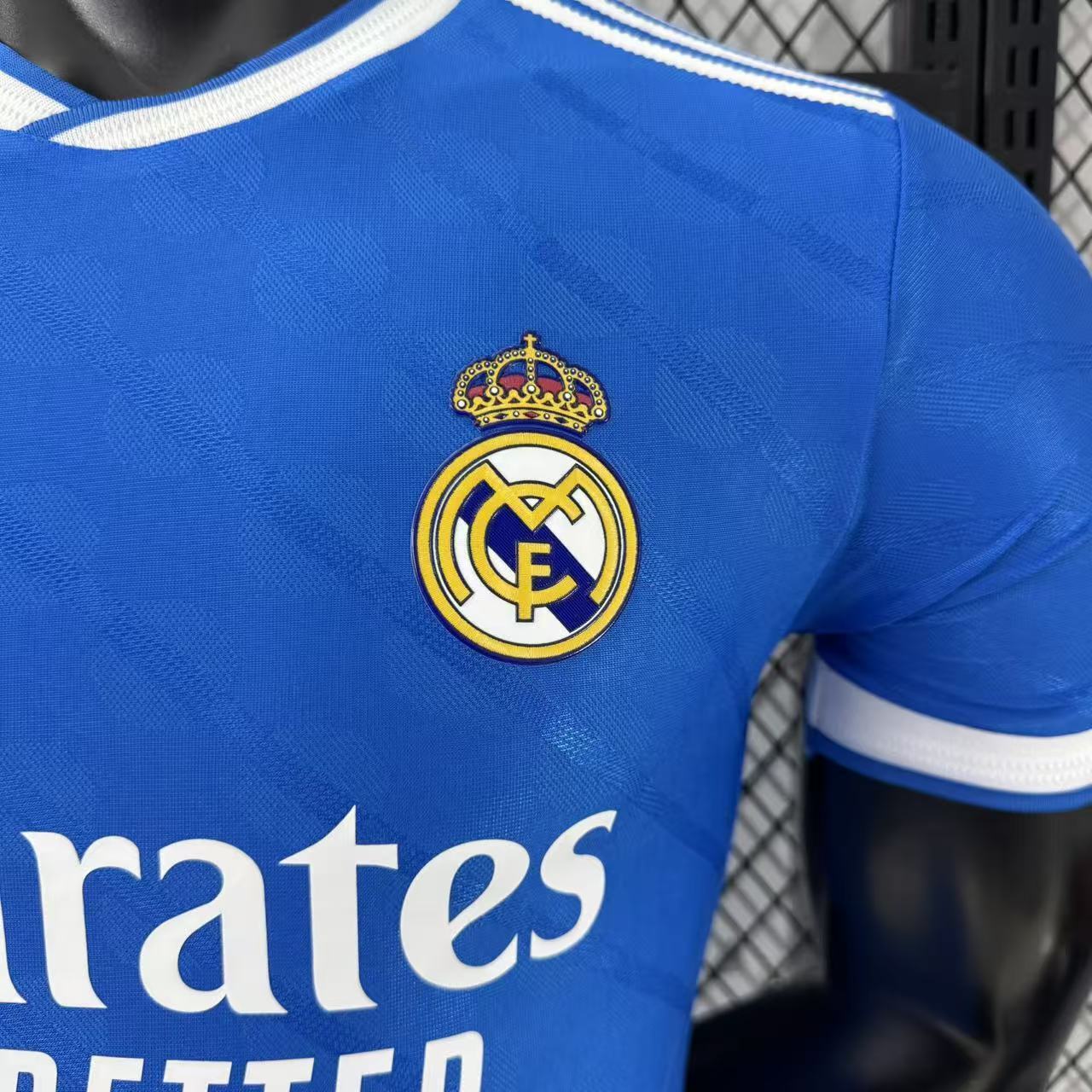 Camiseta Real Madrid 2025/26 tercera equipación versión jugador negra vista trasera – Cortita y al Pie