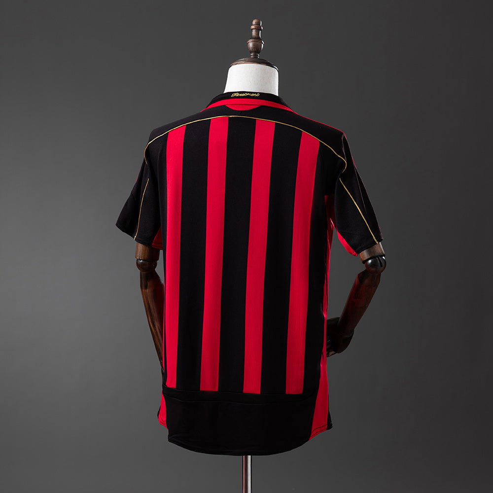 Camiseta retro AC Milan 2006/07 primera equipación detalle dorsal Kaká Champions – Cortita y al Pie