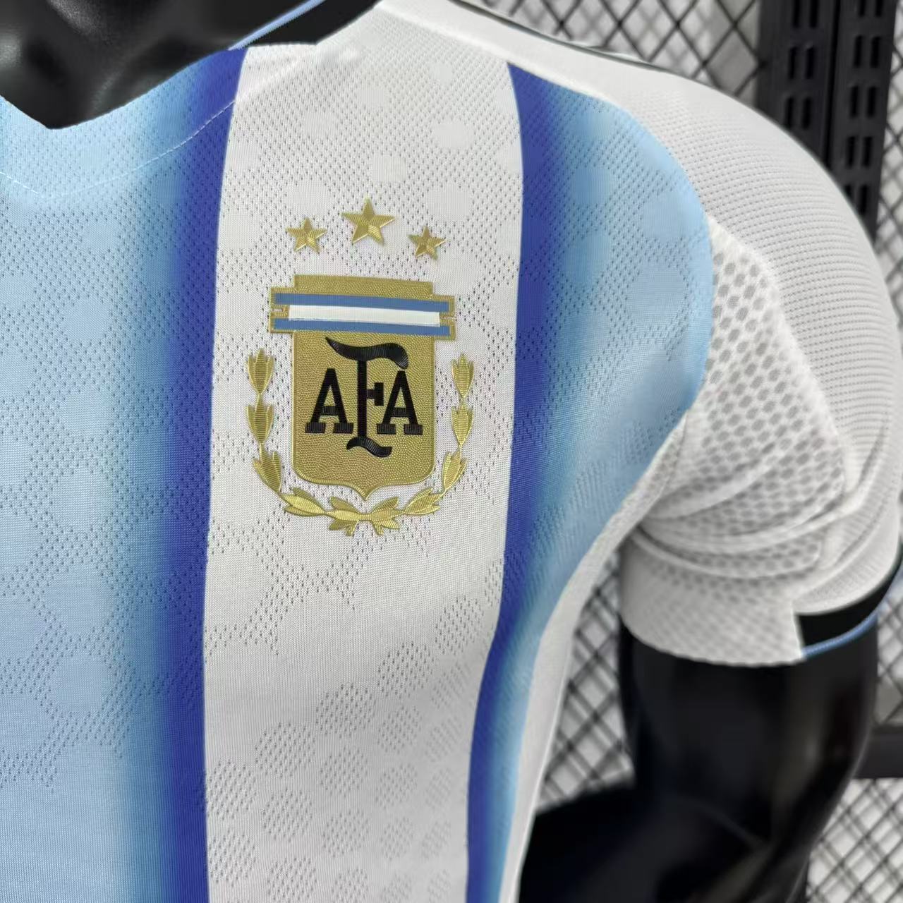Camiseta Argentina 2025/26 primera equipación versión jugador vista trasera – Cortita y al Pie