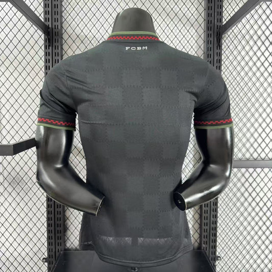 Camiseta Bayern Múnich 2025/26 tercera equipación versión jugador detalle escudo – Cortita y al Pie