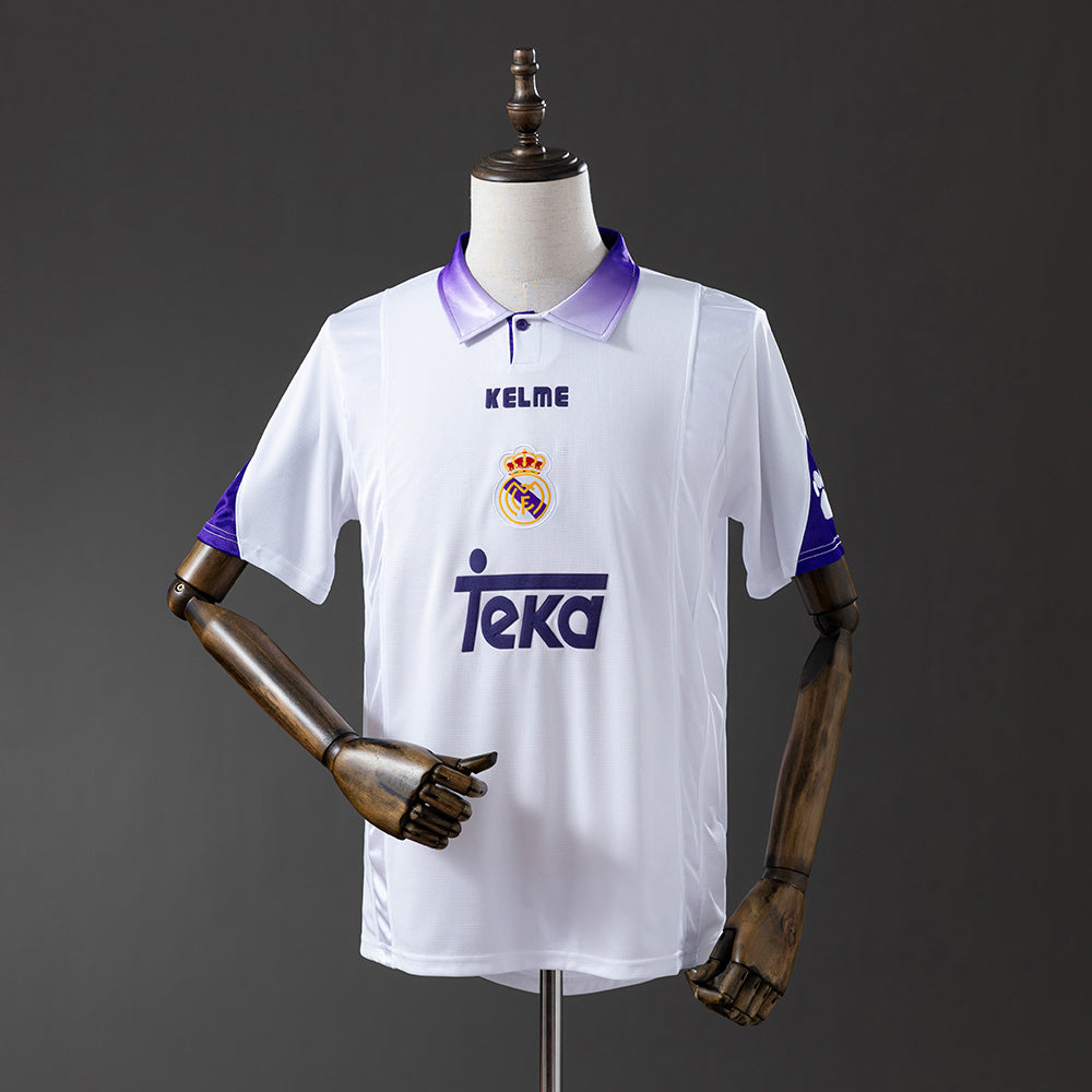 Camiseta retro Real Madrid 1997/98 primera equipación blanca Raúl Roberto Carlos Séptima – Cortita y al Pie