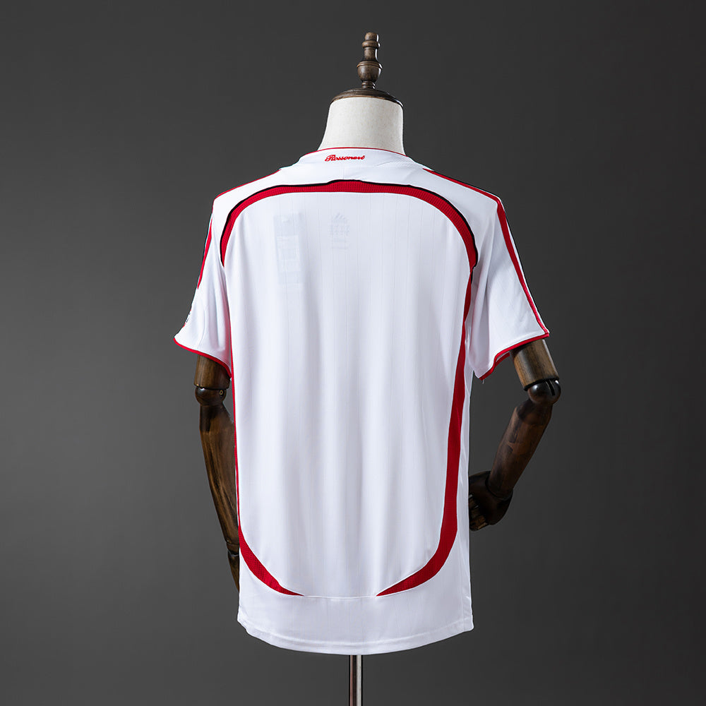 Camiseta retro AC Milan 2006/07 segunda equipación final UCL Atenas detalle blanca – Cortita y al Pie