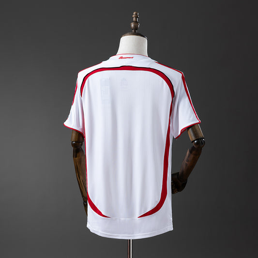 Camiseta retro AC Milan 2006/07 segunda equipación final UCL Atenas detalle blanca – Cortita y al Pie