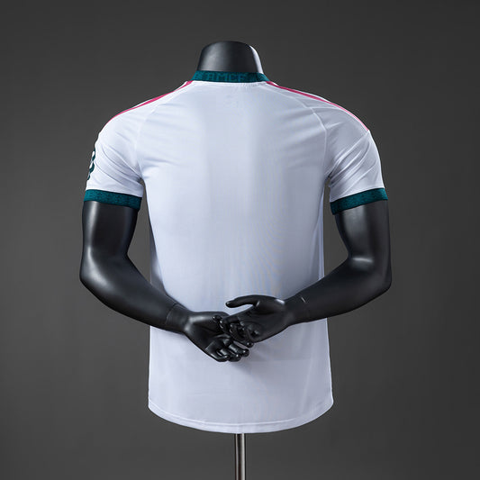 Camiseta Real Madrid 2026/27 primera equipación versión jugador blanca detalle escudo – Cortita y al Pie