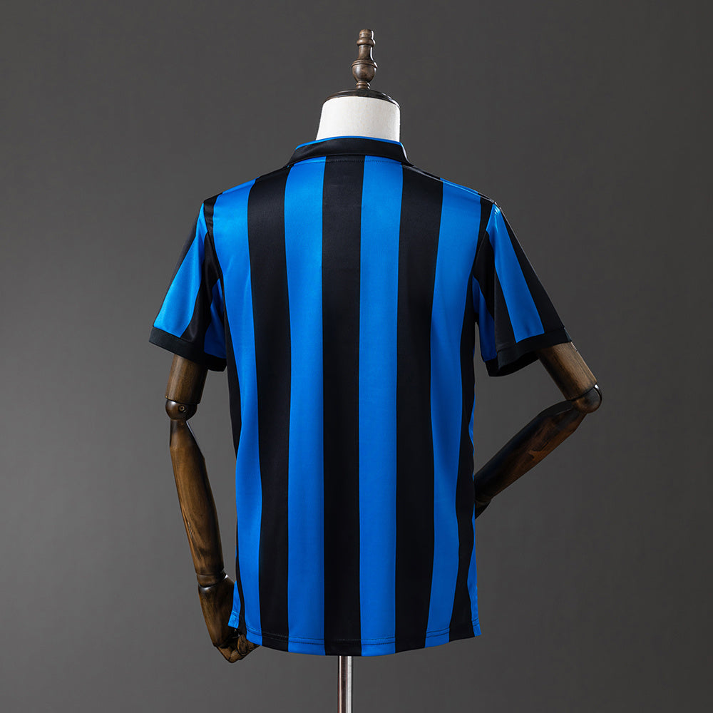 Camiseta retro Inter de Milán 1988/89 primera equipación detalle escudo clásico – Cortita y al Pie