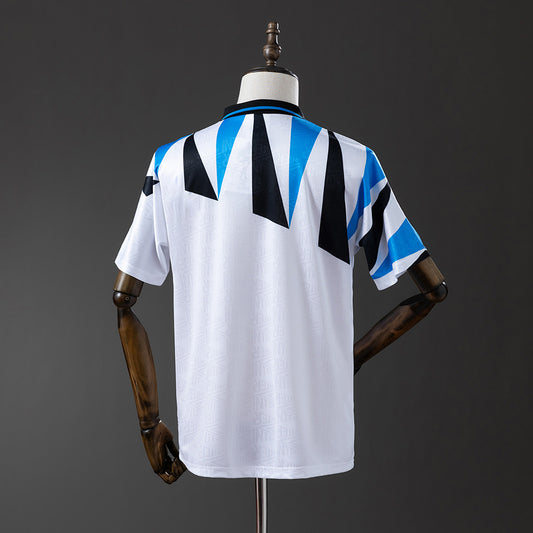 Camiseta retro Inter de Milán 1992/93 segunda equipación blanca detalle – Cortita y al Pie