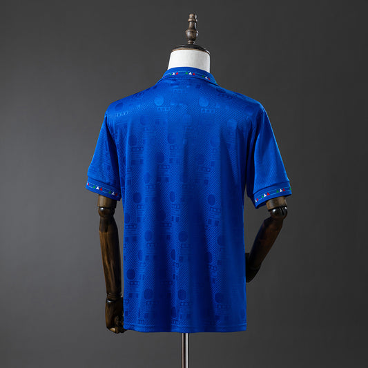 Camiseta retro Italia 1994 primera equipación detalle escudo FIGC – Cortita y al Pie