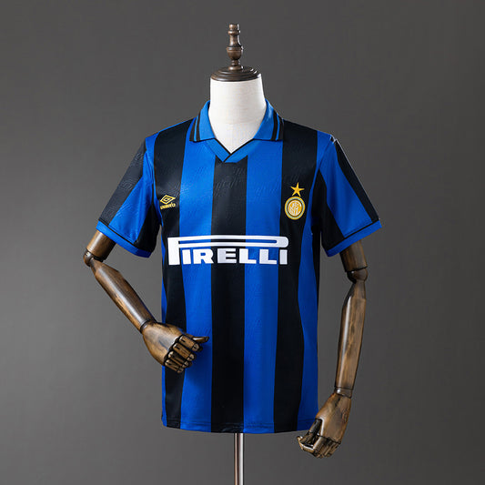 Camiseta retro Inter de Milán 1995/96 primera equipación azul negra Zamorano Bergkamp – Cortita y al Pie