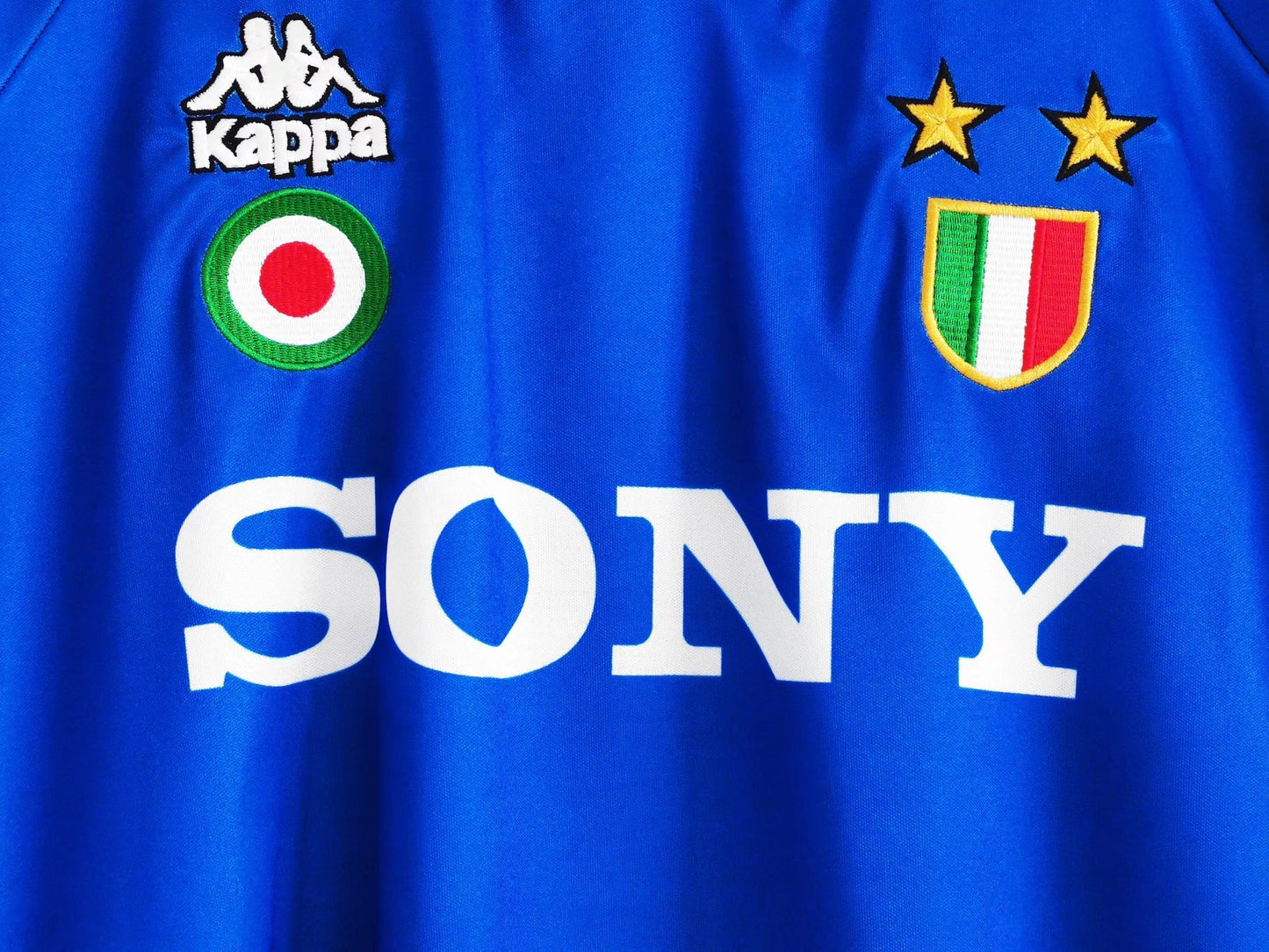 Camiseta retro Juventus 1996/97 tercera equipación lateral – Cortita y al Pie