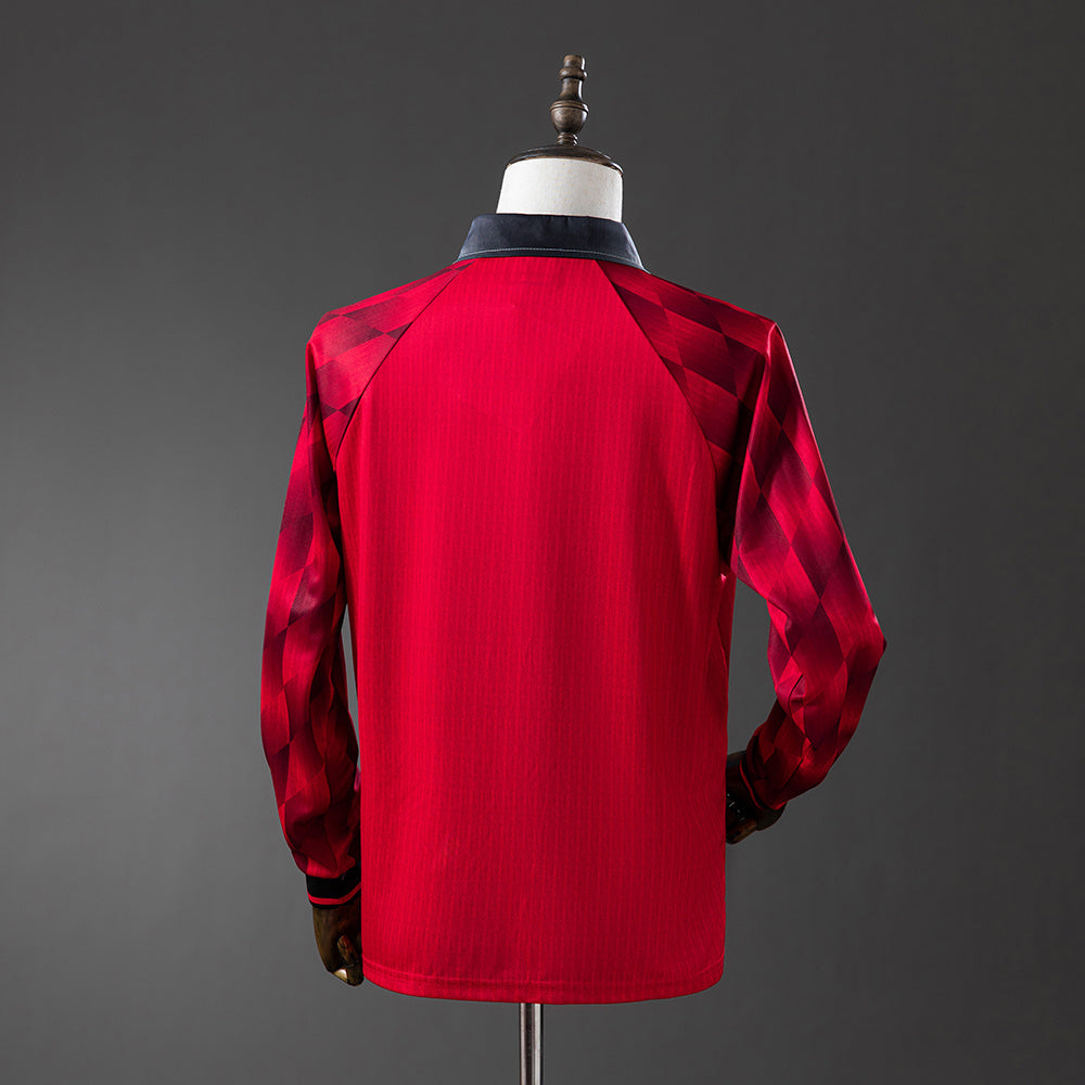 Camiseta retro Manchester United 1996/97 primera equipación manga larga detalle escudo – Cortita y al Pie