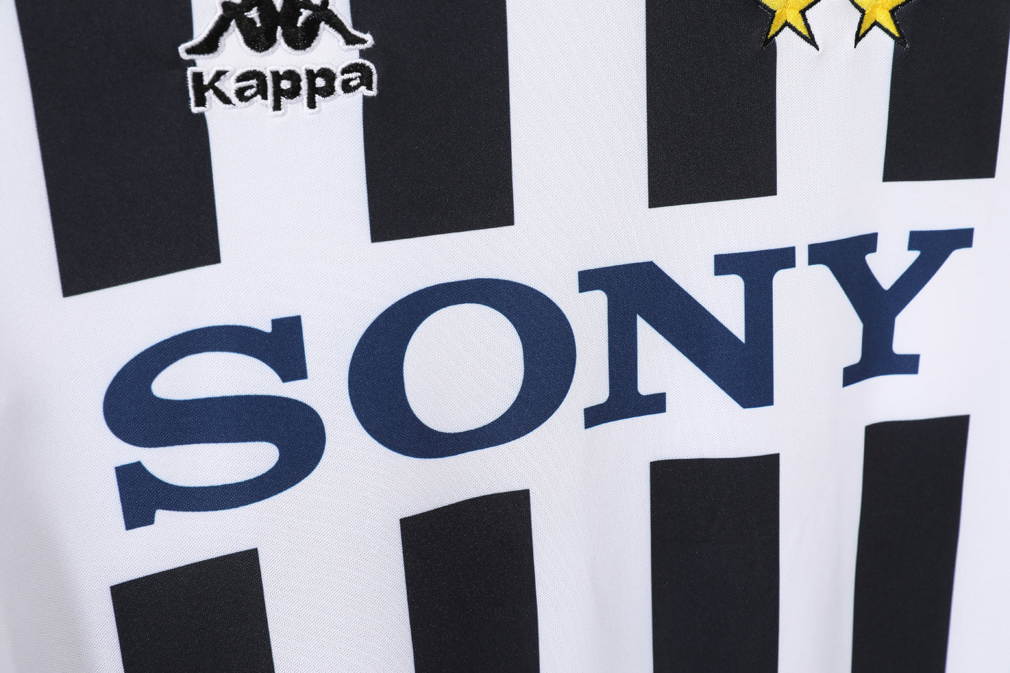 Camiseta retro Juventus 1996/97 primera equipación lateral Del Piero – Cortita y al Pie
