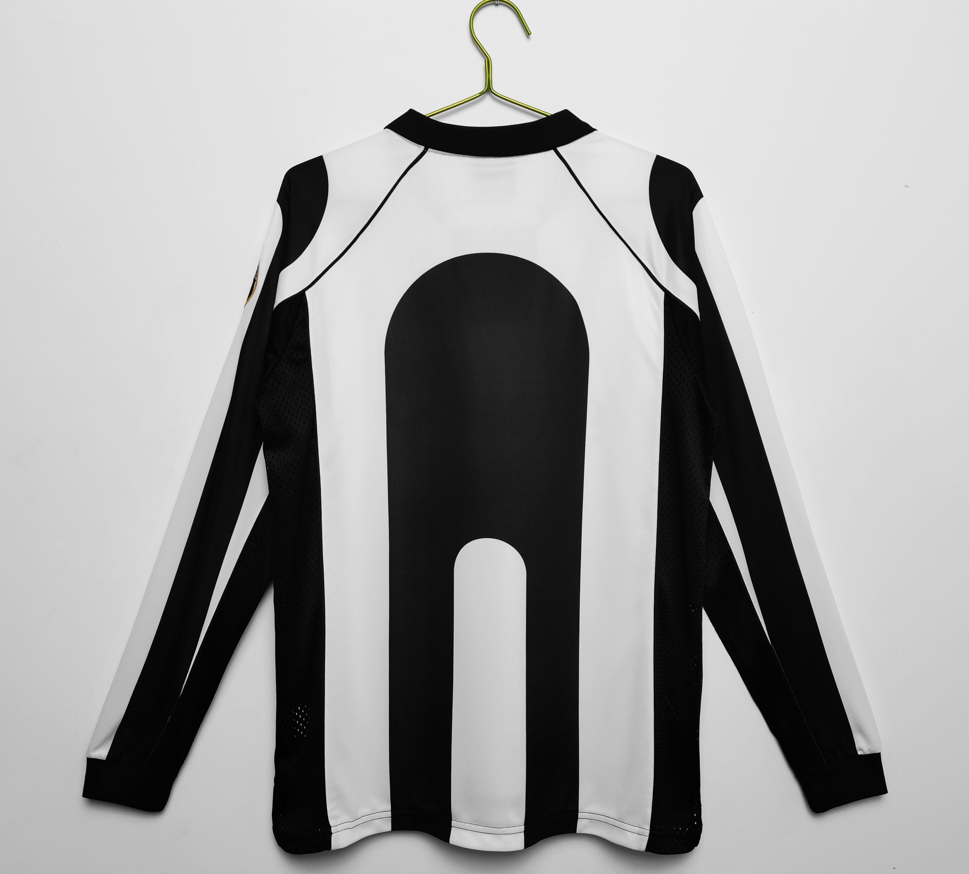Camiseta retro Juventus 1997/98 primera equipación manga larga detalle escudo – Cortita y al Pie