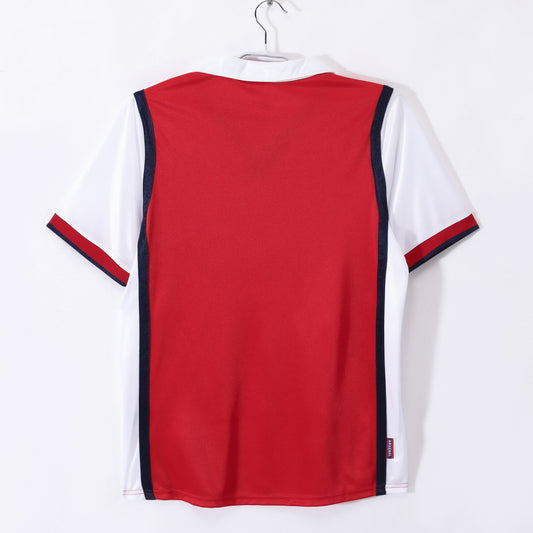 Camiseta retro Arsenal 1998/99 primera equipación detalle escudo – Cortita y al Pie
