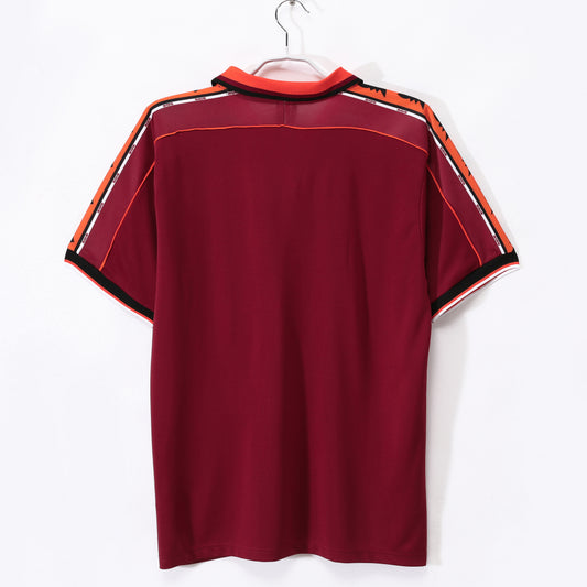 Camiseta retro Roma 1998/99 primera equipación detalle escudo Totti – Cortita y al Pie