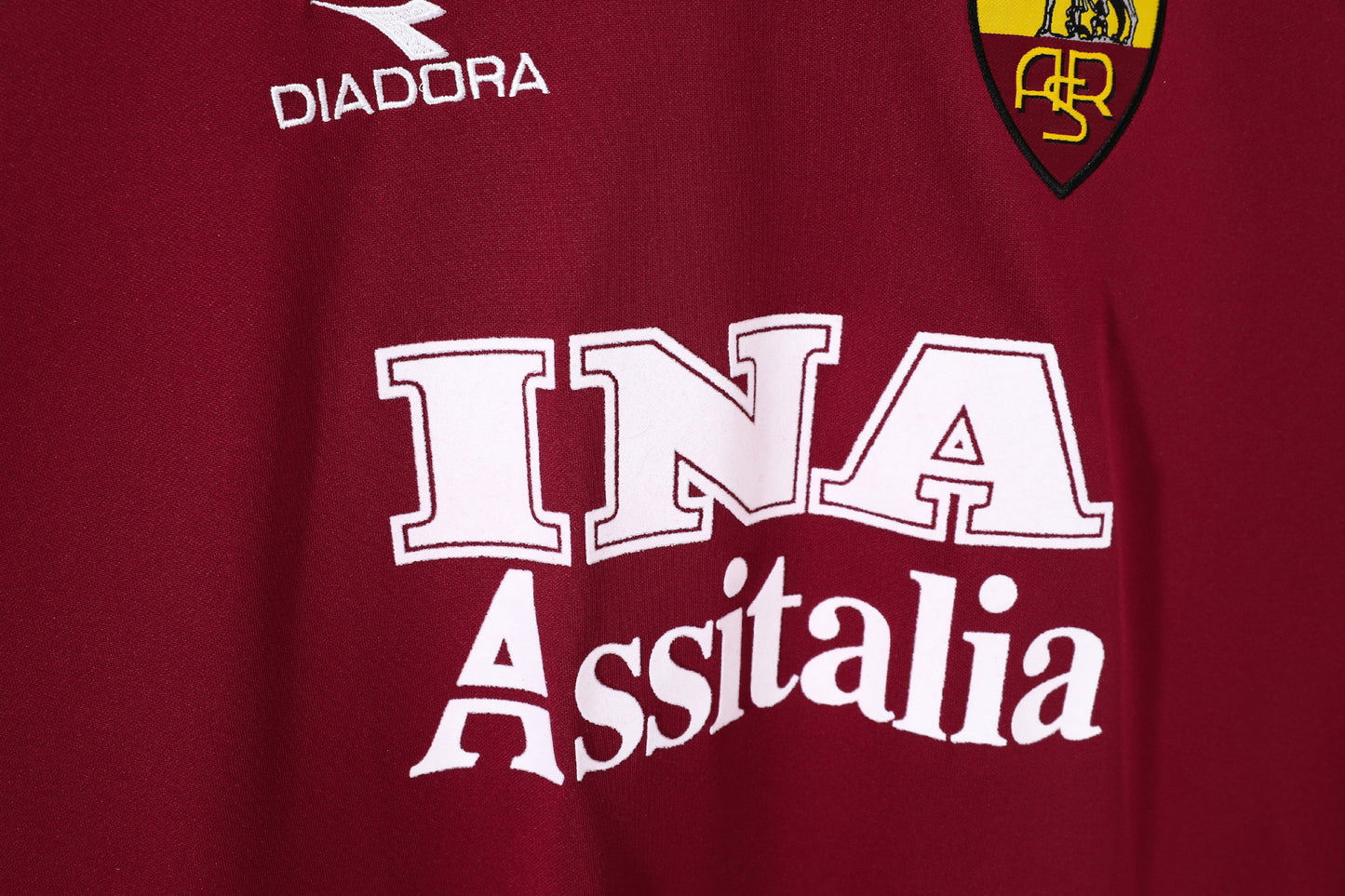 Camiseta retro Roma 1998/99 primera equipación lateral – Cortita y al Pie