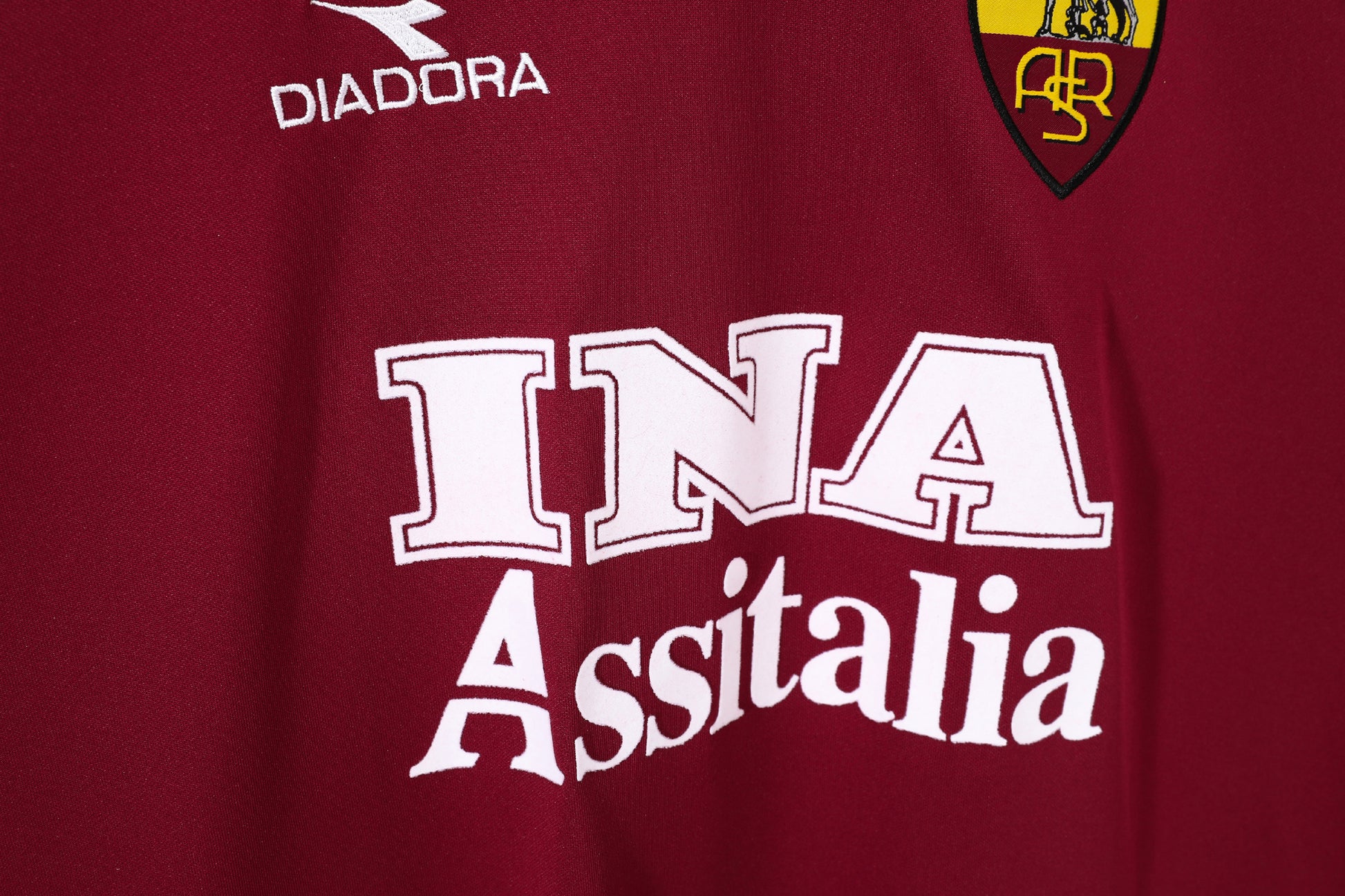 Camiseta retro Roma 1998/99 primera equipación lateral – Cortita y al Pie