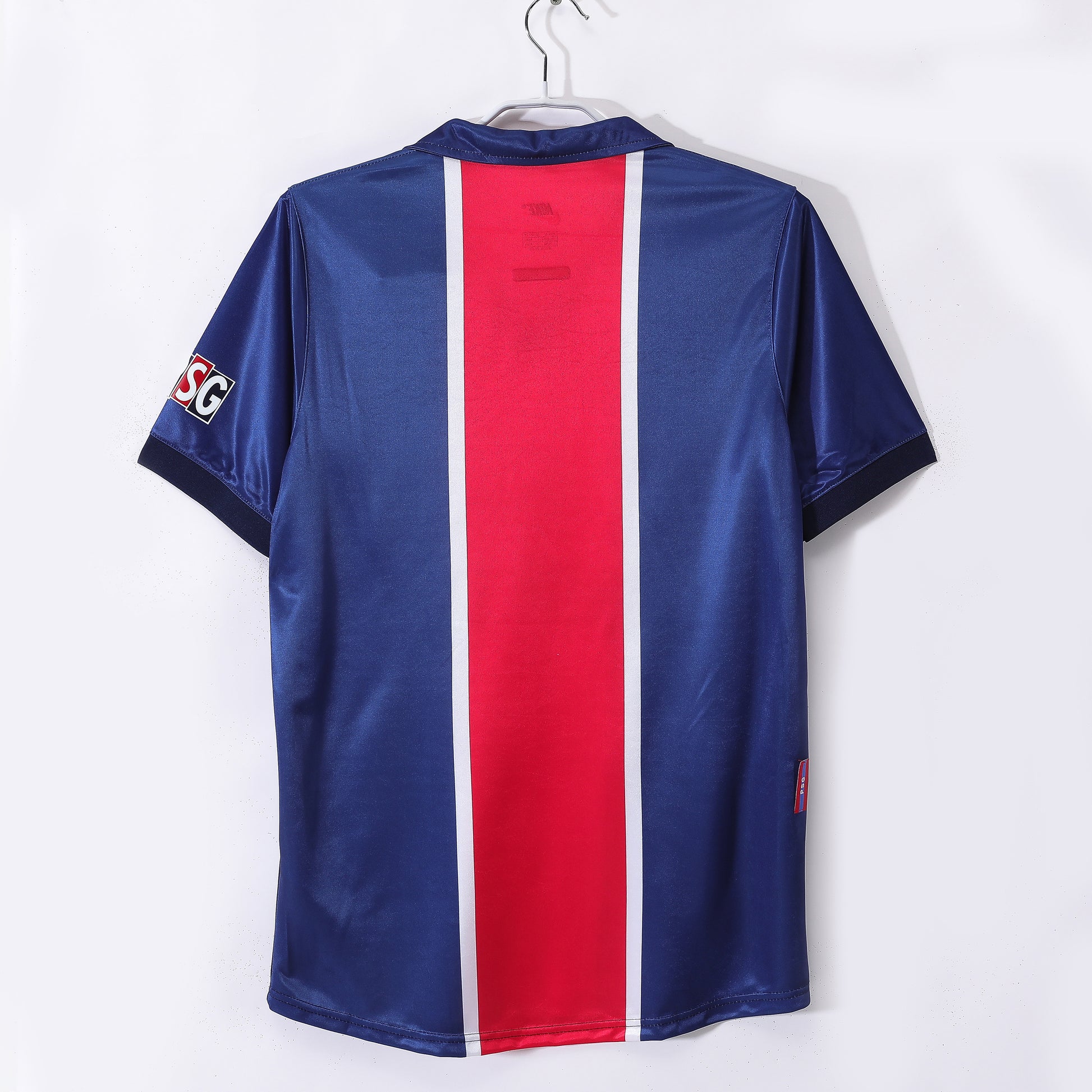 Camiseta retro PSG 1998/99 primera equipación detalle escudo – Cortita y al Pie