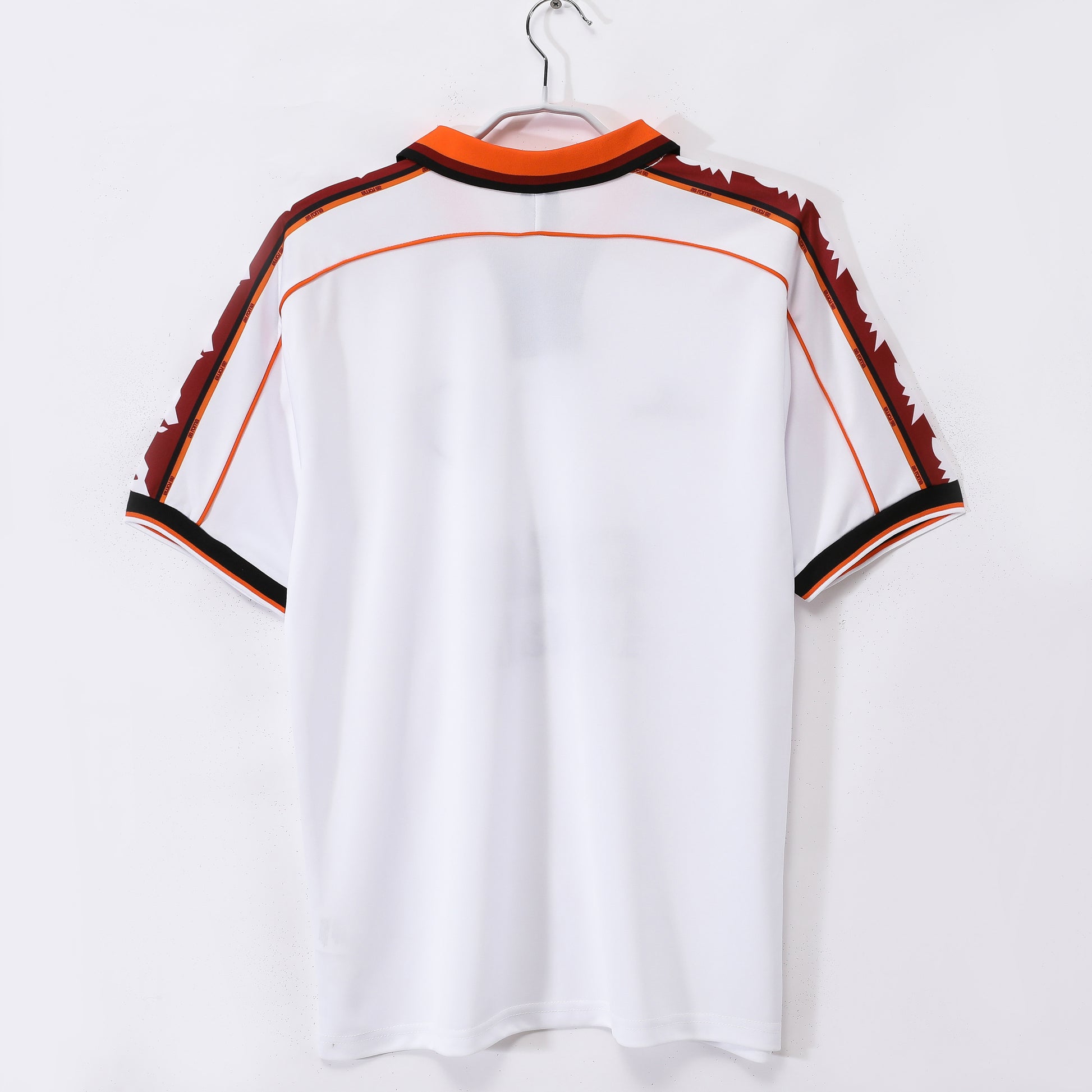 Camiseta retro Roma 1998/99 segunda equipación blanca detalle escudo – Cortita y al Pie