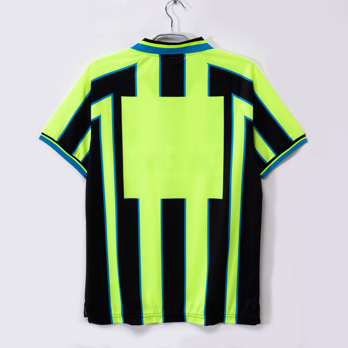 Camiseta retro Manchester City 1998/99 segunda equipación naranja detalle escudo – Cortita y al Pie