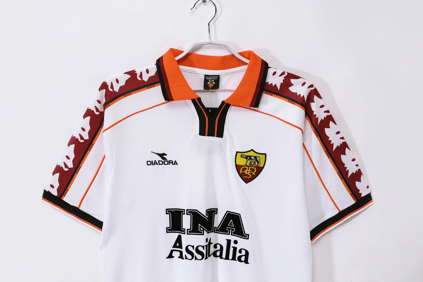 Camiseta retro Roma 1998/99 segunda equipación blanca lateral – Cortita y al Pie