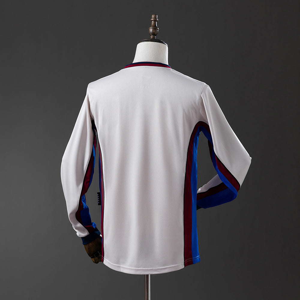 Camiseta retro FC Barcelona 1998/99 segunda equipación manga larga detalle – Cortita y al Pie