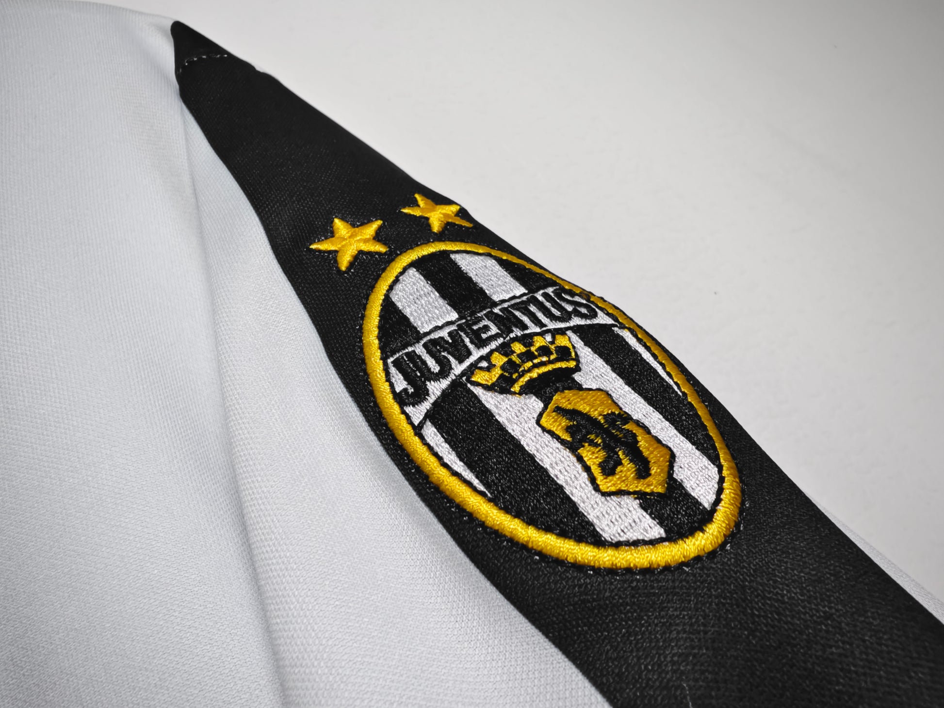 Camiseta retro Juventus 1998/99 primera equipación lateral bianconeri – Cortita y al Pie