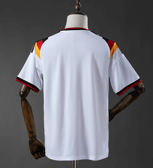 Camiseta Alemania Mundial 2026 primera equipación versión fan detalle escudo DFB – Cortita y al Pie