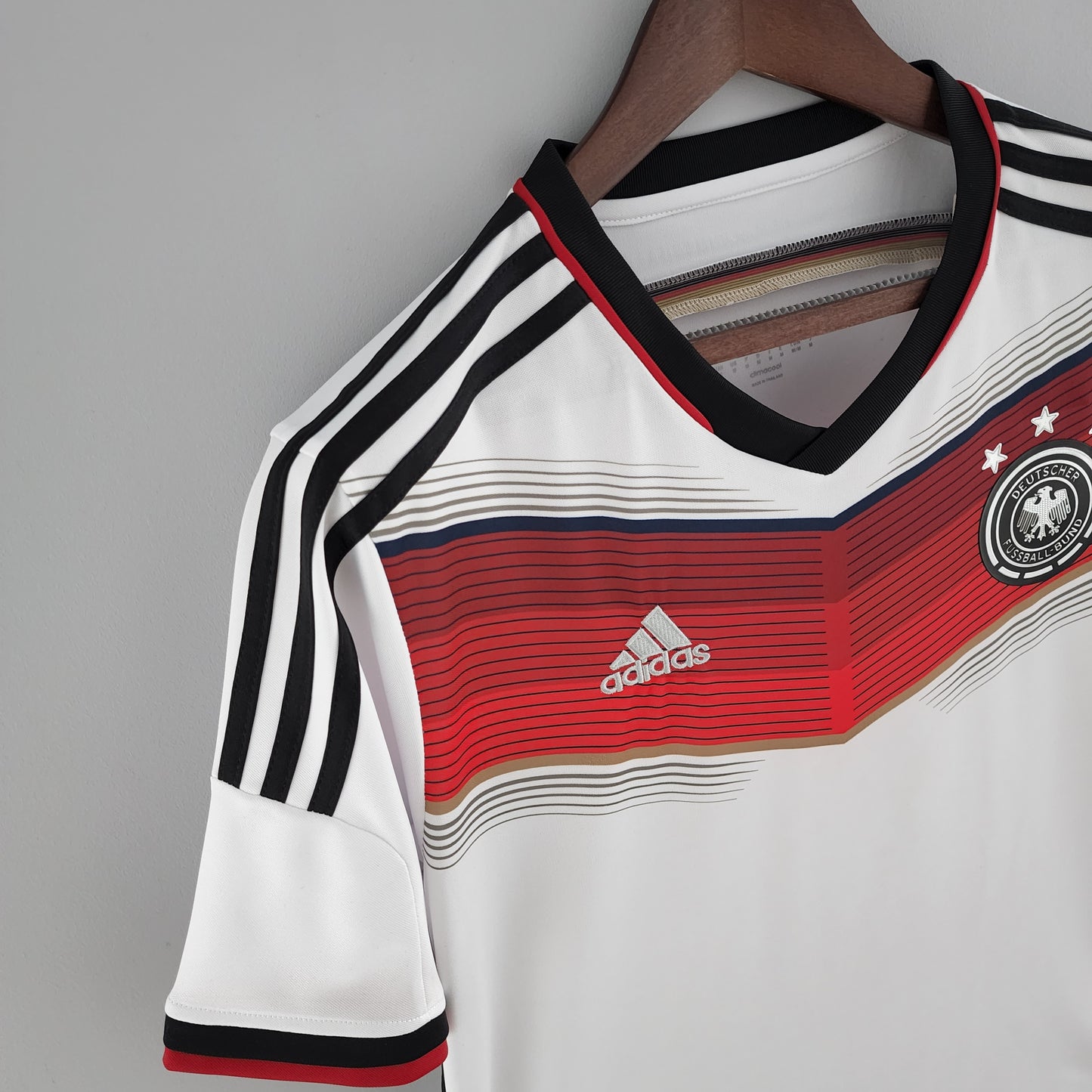 Camiseta retro Alemania 2014 primera equipación vista trasera campeón Brasil – Cortita y al Pie