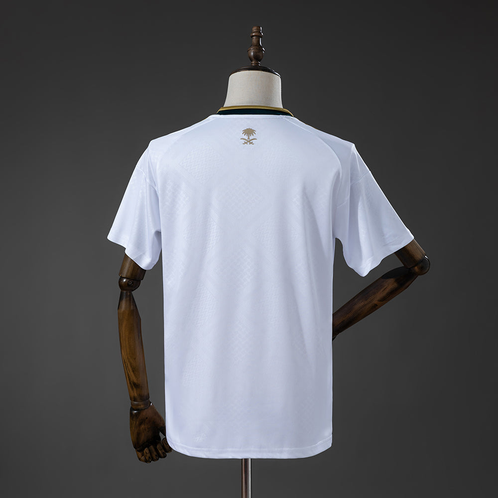 Camiseta Arabia Saudí Mundial 2026 segunda equipación versión fan verde detalle – Cortita y al Pie