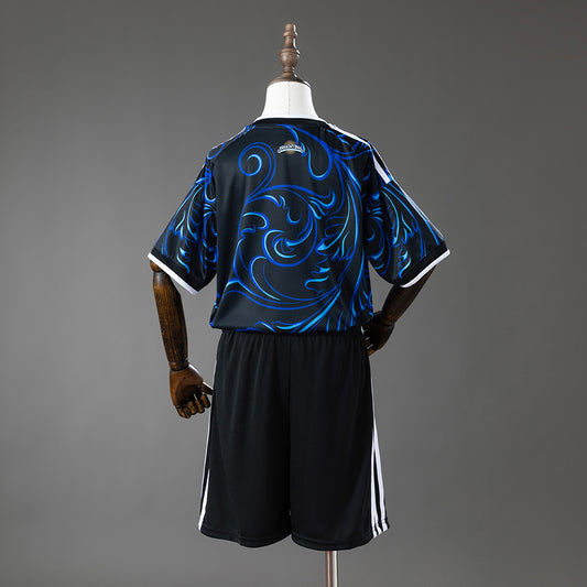 Camiseta Argentina Mundial 2026 segunda equipación versión niño detalle escudo – Cortita y al Pie