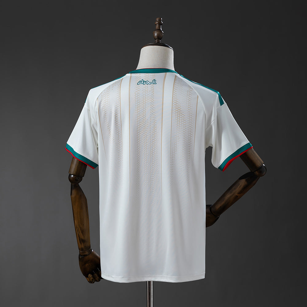 Camiseta Argelia Mundial 2026 primera equipación versión fan detalle escudo – Cortita y al Pie