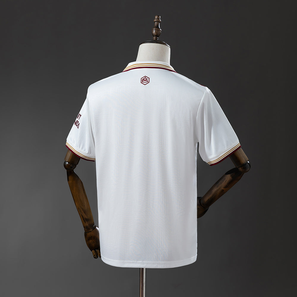 Camiseta Arsenal 2025/26 tercera equipación versión fan detalle escudo – Cortita y al Pie