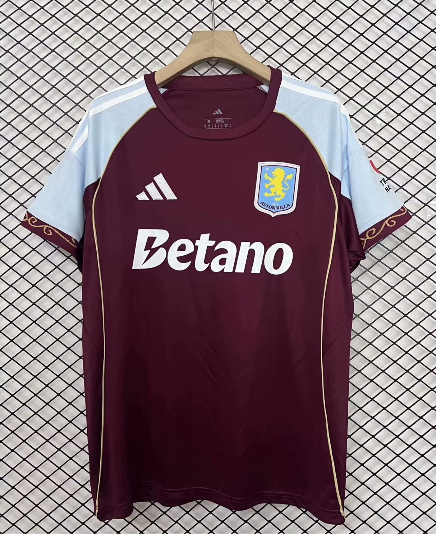Camiseta Aston Villa 2025/26 primera equipación versión fan granate azul Villa Park – Cortita y al Pie