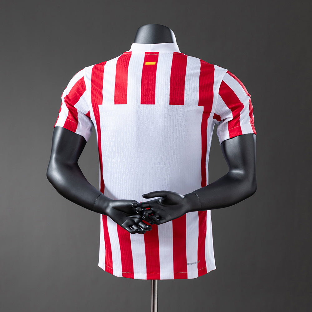 Camiseta Atlético de Madrid 2025/26 primera equipación versión jugador detalle rojiblanco Metropolitano – Cortita y al Pie