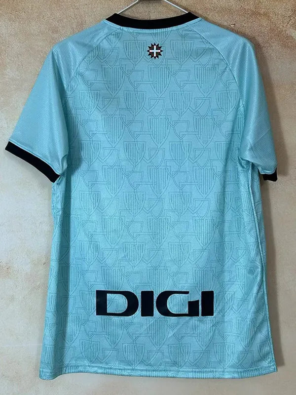 Camiseta Athletic Club 2025/26 tercera equipación versión fan detalle escudo – Cortita y al Pie