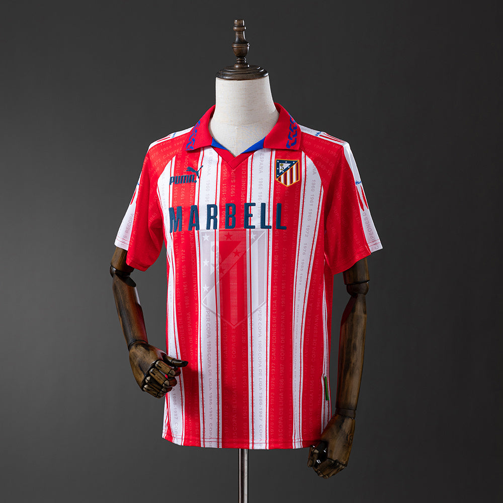 Camiseta retro Atlético de Madrid 1995/96 primera equipación rojiblanca doblete Metropolitano – Cortita y al Pie