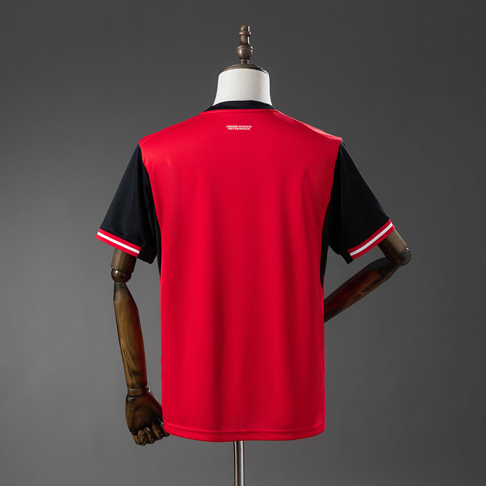 Camiseta Austria Mundial 2026 primera equipación versión fan roja detalle escudo – Cortita y al Pie