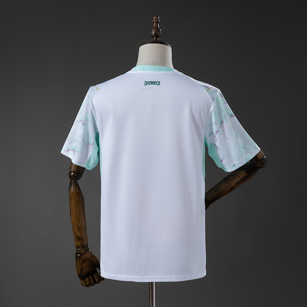 Camiseta Austria Mundial 2026 segunda equipación versión fan blanca detalle – Cortita y al Pie