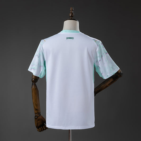 Camiseta Austria Mundial 2026 segunda equipación versión fan blanca detalle – Cortita y al Pie