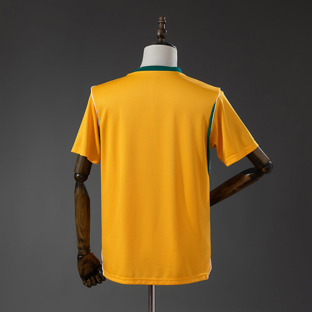Camiseta Australia Mundial 2026 primera equipación versión fan detalle escudo – Cortita y al Pie