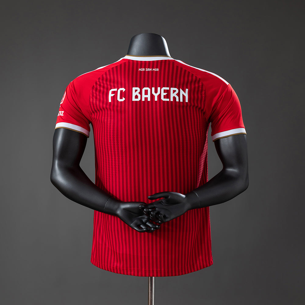 Camiseta Bayern Múnich 2026/27 primera equipación versión jugador detalle escudo FCB premium – Cortita y al Pie