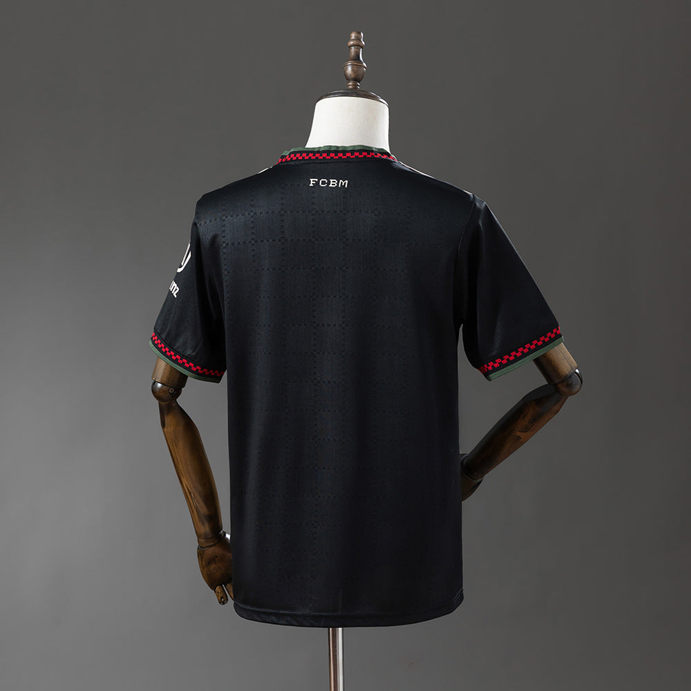 Camiseta Bayern Múnich 2025/26 tercera equipación versión fan detalle escudo – Cortita y al Pie