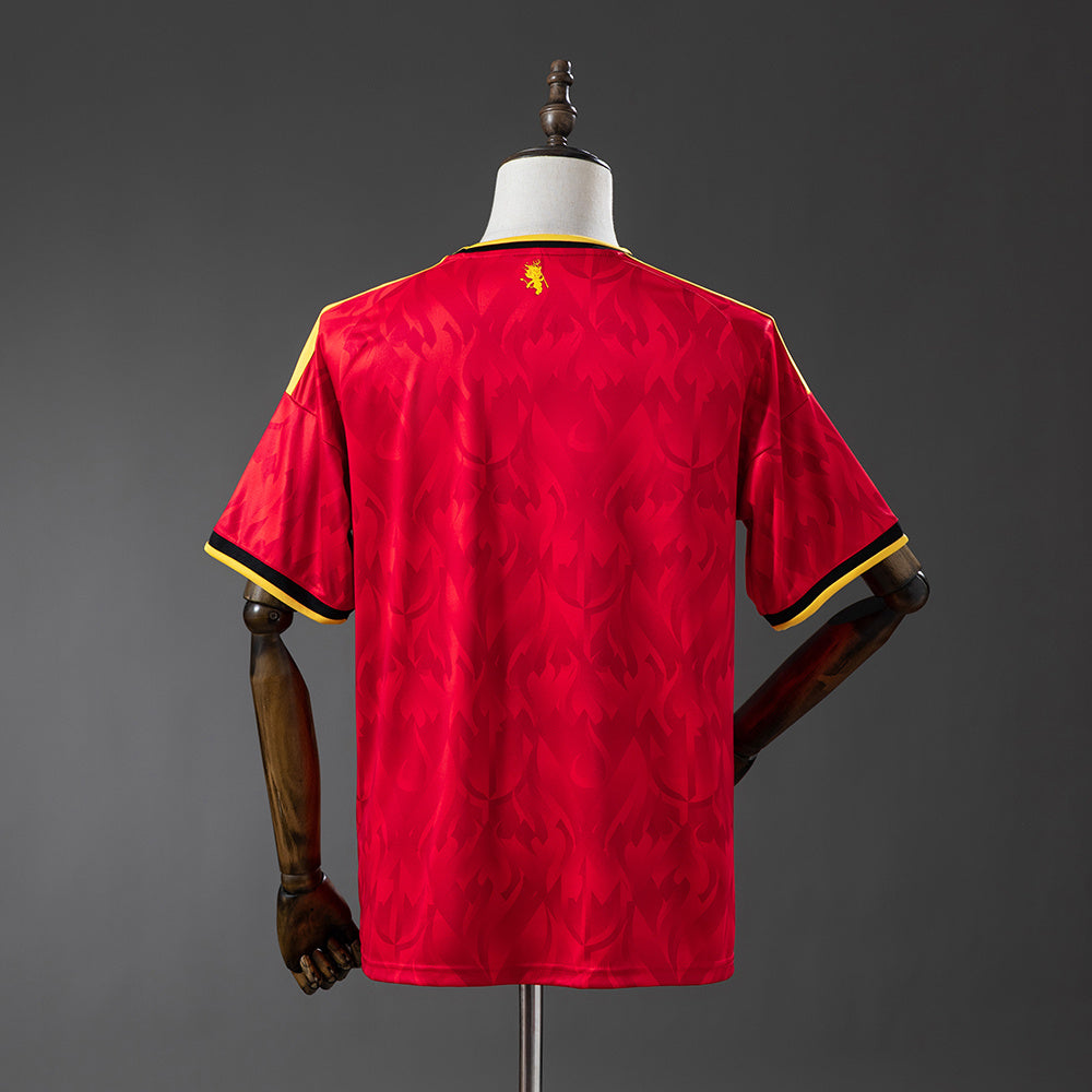 Camiseta Bélgica Mundial 2026 primera equipación versión fan detalle escudo RBFA – Cortita y al Pie